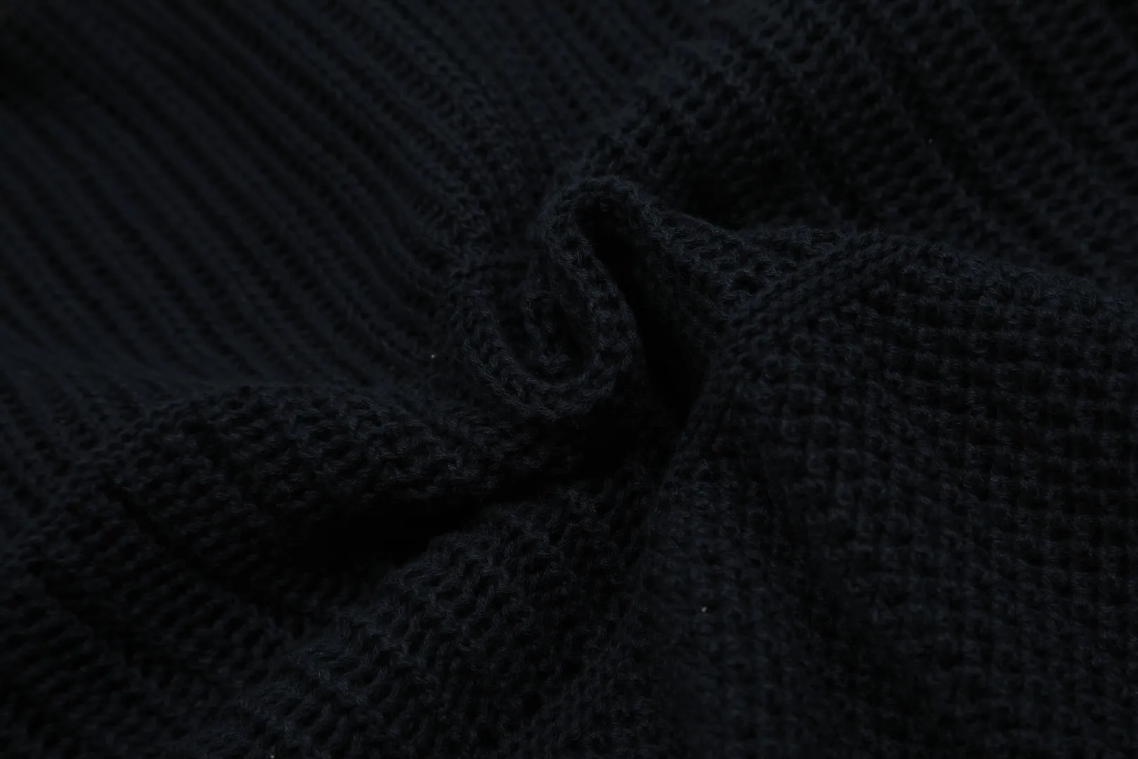 VIVI119# vivienne west wood West Queen Vivian Saturn New Retro "Unisex" Hollow Design Knitted Sweater Wool Round Neck 2024 Spring Latest Style Size: S -M- L Color: Apricot Royal Blue